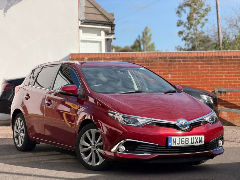 2018 Toyota Auris 1.8 Vvt-H Excel Hatchback 5dr Petrol Hybrid CVT Euro 6 (s/s) (136 Ps) in Red — image 1