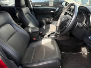 2018 Toyota Auris 1.8 Vvt-H Excel Hatchback 5dr Petrol Hybrid CVT Euro 6 (s/s) (136 Ps) in Red — image 4