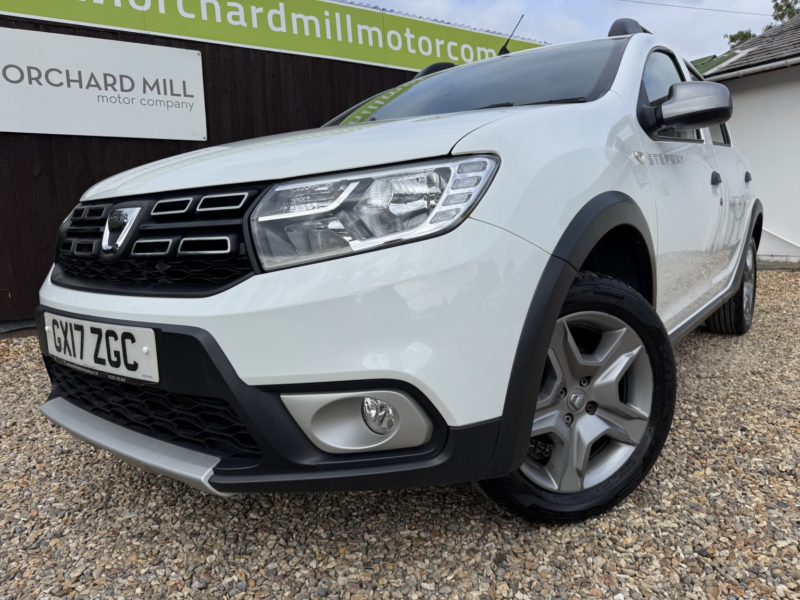 2017 Dacia Sandero Stepway 0.9 Stepway Laureate Tce 90 in White — image 1