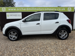 2017 Dacia Sandero Stepway 0.9 Stepway Laureate Tce 90 in White — image 3