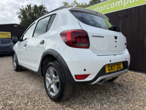 2017 Dacia Sandero Stepway 0.9 Stepway Laureate Tce 90 in White — image 4