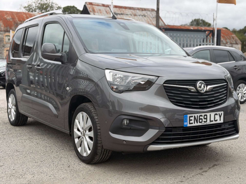 2020 Vauxhall Combo Life 1.2 Combo Life Elite S/s Auto 5dr in Grey — image 1