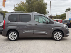 2020 Vauxhall Combo Life 1.2 Combo Life Elite S/s Auto 5dr in Grey — image 4