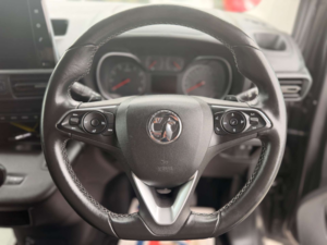 2020 Vauxhall Combo Life 1.2 Combo Life Elite S/s Auto 5dr in Grey — image 5