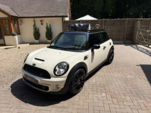 2011 MINI Hatch 1.6 Cooper S Hatch in White — image 3