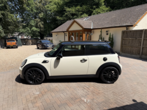 2011 MINI Hatch 1.6 Cooper S Hatch in White — image 4