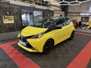 2017 Toyota Aygo 1.0 Vvt-I X-Cite 3 Yellow Bi-Tone in Yellow — image 2
