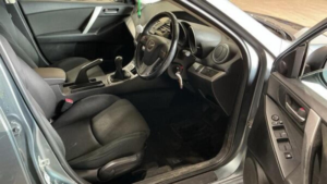 2013 Mazda Mazda3 1.6d Venture Euro 5 5dr in Grey — image 2