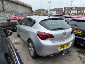 2010 Vauxhall Astra 2.0 Cdti Sri Hatchback 5dr Diesel Manual Euro 5 (160 Ps) in Silver — image 3