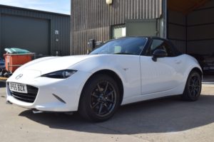 2015 Mazda Mx-5 1.5 Skyactiv-G Sport Nav in White — image 3