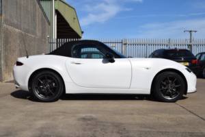 2015 Mazda Mx-5 1.5 Skyactiv-G Sport Nav in White — image 5