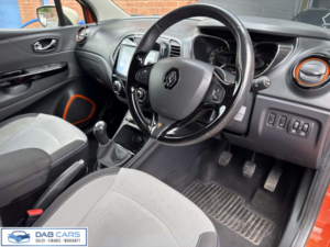 2014 Renault Captur 1.5 Captur Dynamique S Medianav Energy Dci S/s 5dr in Orange And Cream — image 4