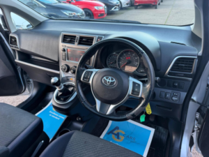 2011 Toyota Verso S 1.33 Dual Vvt-I T Spirit Euro 5 5dr in Silver — image 2