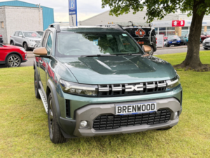2025 Dacia Duster 1.6 Hybrid Extreme SUV 5dr Petrol Hybrid Auto Euro 6 (s/s) (140 Ps) in Green — image 2