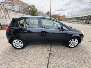 2012 Vauxhall Corsa 1.4 16v Se in Black — image 5