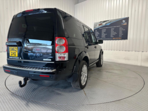2012 Land Rover Discovery 4 3.0 Sd V6 Hse Luxury Auto 4WD Euro 5 5dr in Black — image 4