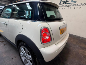 2012 MINI Hatch 1.6 Cooper Euro 5 (s/s) 3dr in White — image 4