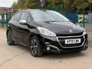 2019 Peugeot 208 1.2 Puretech Tech Edition Hatchback 5dr Petrol Manual Euro 6 (s/s) (82 Ps) in Black — image 3