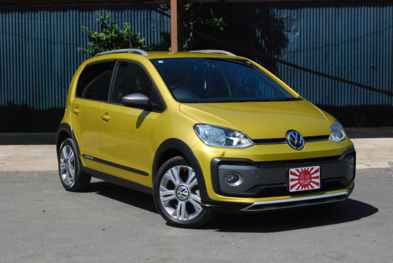 2018 Volkswagen Up High Cross Up Auto in Gold — image 1