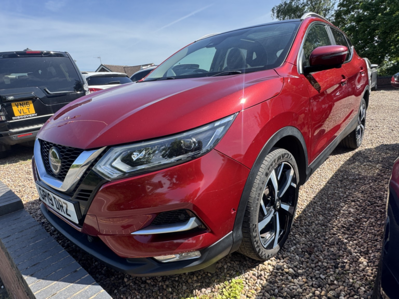 2019 Nissan Qashqai 1.3 Dig-T Tekna in Red — image 1