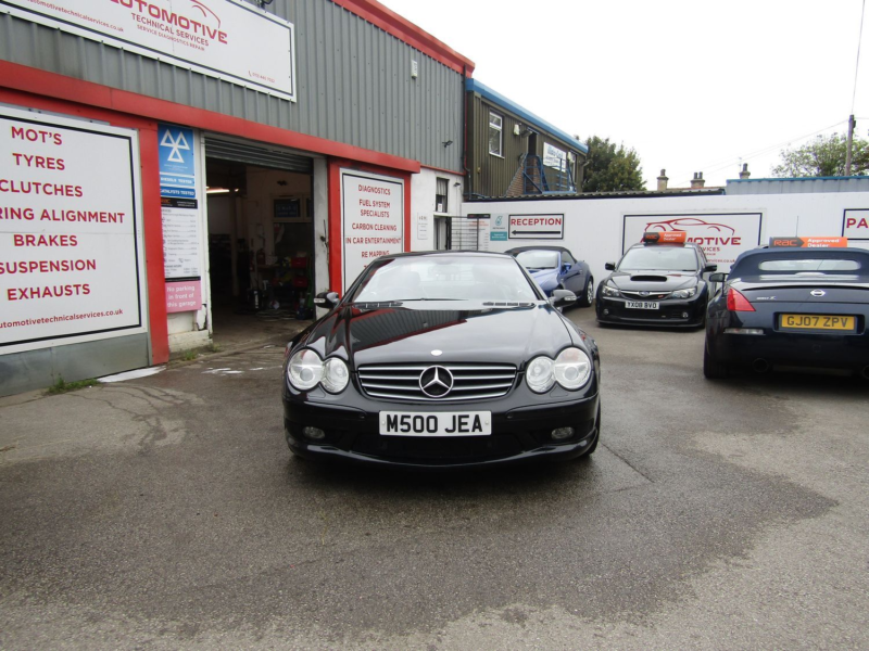 2002 Mercedes-Benz Sl Class Sl 500 Auto in Black — image 1