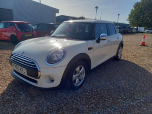 2015 MINI Hatch 1.2 One Euro 6 (s/s) 5dr in White — image 3