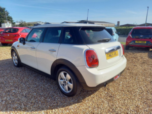 2015 MINI Hatch 1.2 One Euro 6 (s/s) 5dr in White — image 5