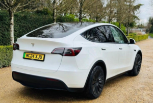 2024 Tesla Model Y Auto Rwd 5dr in White — image 3
