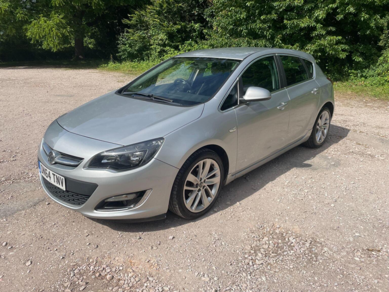 2014 Vauxhall Astra 1.6 16v Tech Line Gt Euro 5 5dr in Silver — image 1