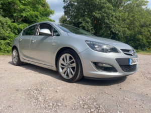 2014 Vauxhall Astra 1.6 16v Tech Line Gt Euro 5 5dr in Silver — image 3
