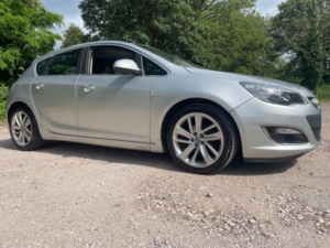 2014 Vauxhall Astra 1.6 16v Tech Line Gt Euro 5 5dr in Silver — image 4