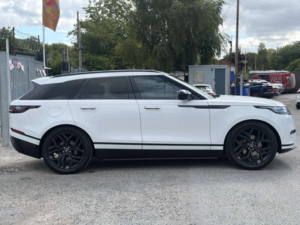 2019 Land Rover Range Rover Velar 2.0 Range Rover Velar Hse D240 Auto 4WD 5dr in White — image 4