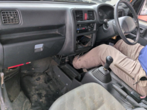 2002 Suzuki Carry 660cc 4WD Pickup Truck in Black — image 5