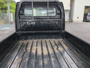 2002 Suzuki Carry 660cc 4WD Pickup Truck in Black — image 6