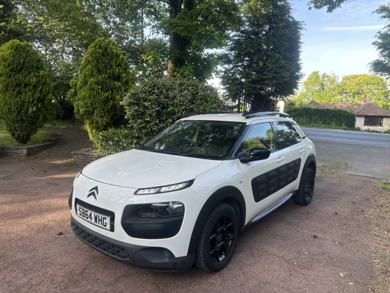 2014 Citroen C4 Cactus 1.2 Puretech Feel in White — image 1