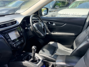 2017 Nissan X-Trail Dig-T Tekna in Grey — image 2