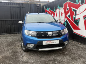 2017 Dacia Sandero Stepway 0.9 Tce Ambiance Hatchback 5dr Petrol Manual Euro 6 (s/s) (90 Ps) in Blue — image 4