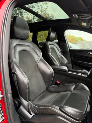 2019 Volvo Xc60 2.0 R-Design T8 Twin Engine AWD in Red — image 3