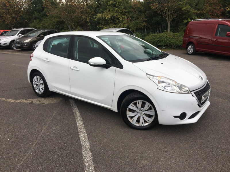 2014 Peugeot 208 1.2 Vti Puretech Access+ Euro 6 5dr in White — image 1