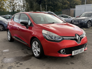 2015 Renault Clio 1.5 Dynamique Medianav Dci 90 Stop & Start in Red — image 2