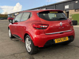 2015 Renault Clio 1.5 Dynamique Medianav Dci 90 Stop & Start in Red — image 4