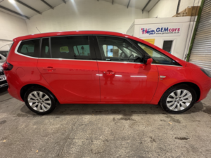 2016 Vauxhall Zafira Tourer 1.4 I Turbo Se in Red — image 4