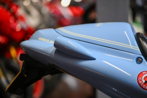 1998 Triumph Daytona T595 Marling Brands Hatch in Blue — image 4