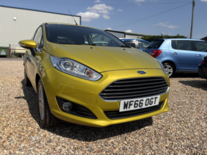 2016 Ford Fiesta 1.3 Zetec in Yellow — image 2