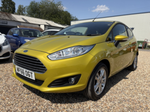 2016 Ford Fiesta 1.3 Zetec in Yellow — image 5