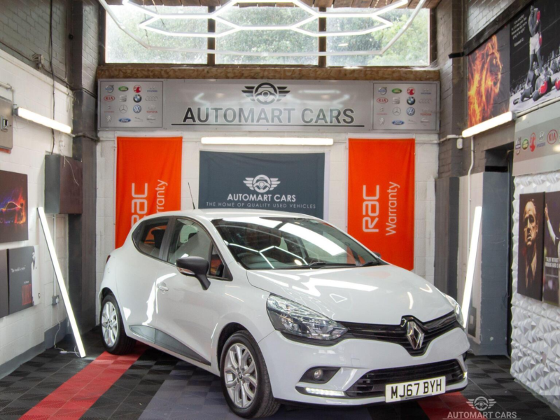 2017 Renault Clio 1.2 16v Play Euro 6 5dr in White — image 1