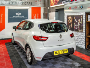 2017 Renault Clio 1.2 16v Play Euro 6 5dr in White — image 4