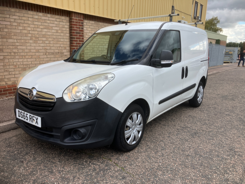 2015 Vauxhall Combo 1.3 Cdti 2000 16v Panel Van 3dr Diesel Manual Fwd L1 H1 (133 G/km, 89 Bhp) in White — image 1