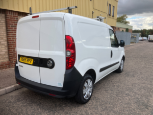 2015 Vauxhall Combo 1.3 Cdti 2000 16v Panel Van 3dr Diesel Manual Fwd L1 H1 (133 G/km, 89 Bhp) in White — image 5