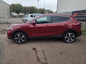 2019 Nissan Qashqai 1.3 Dig-T Tekna in Red — image 4